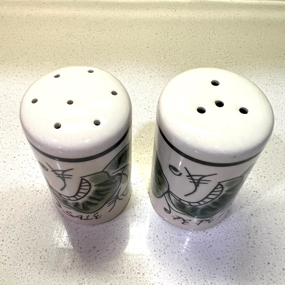 Italian Porcelain Salt & Pepper Shakers Green & White 3” Sale & Pepe Set - Picture 2 of 7